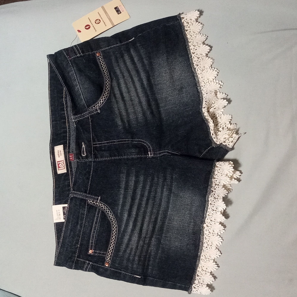 Darker blue denim short with lace